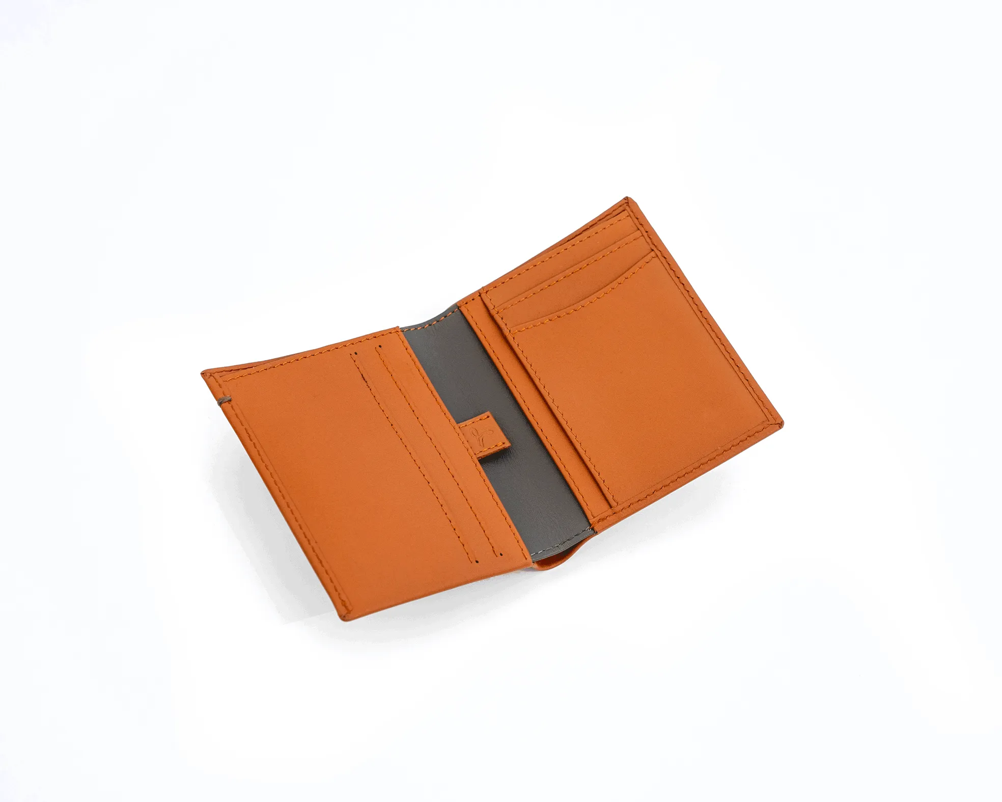 LEATHER BIFOLD WALLET - THE ESSENTIAL COLLECTION