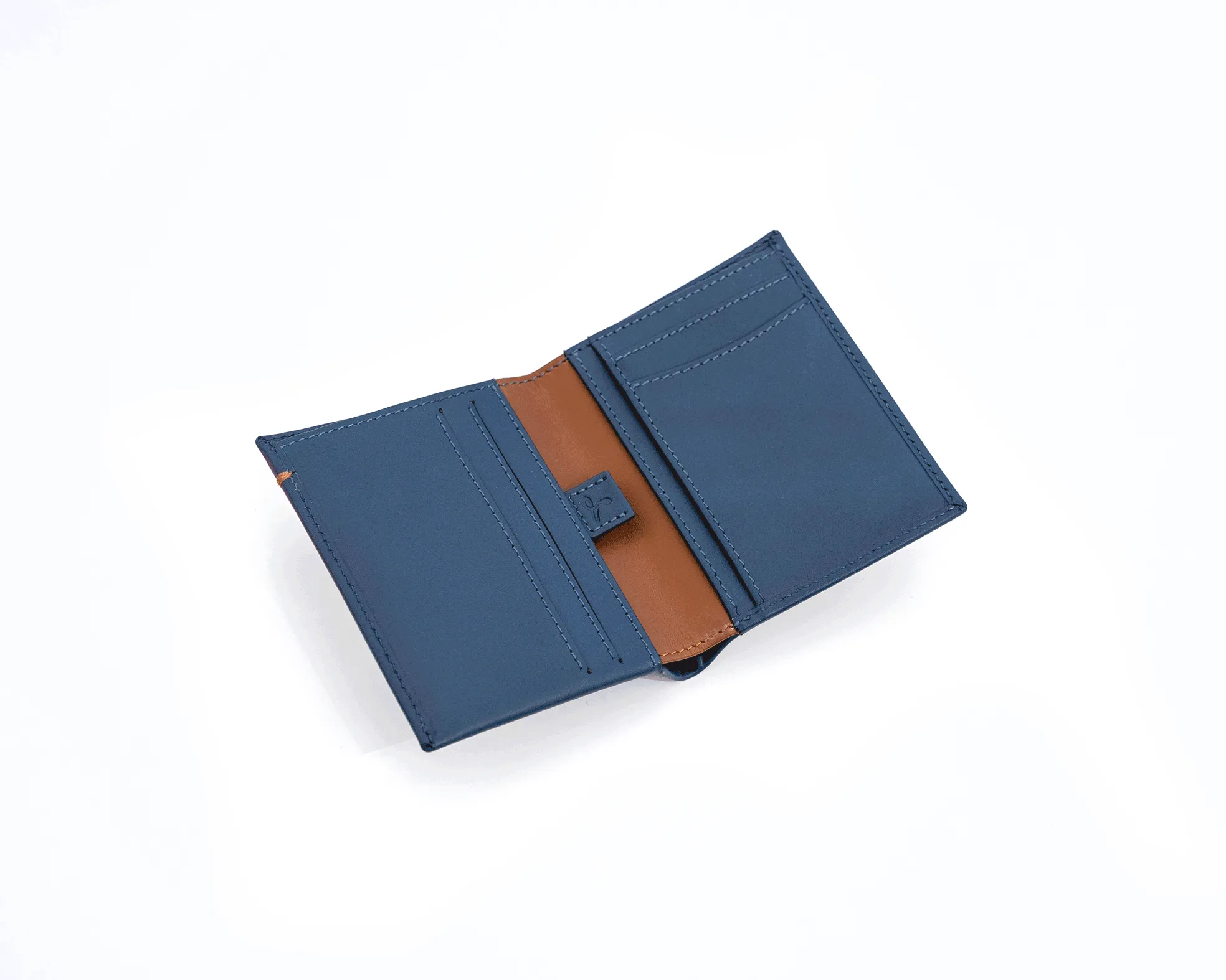 LEATHER BIFOLD WALLET - THE ESSENTIAL COLLECTION