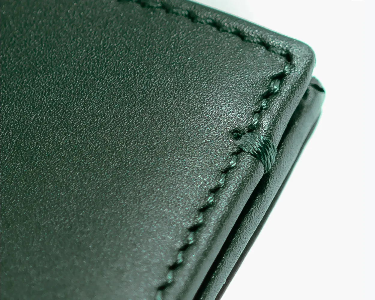 LEATHER BIFOLD WALLET - THE ESSENTIAL COLLECTION