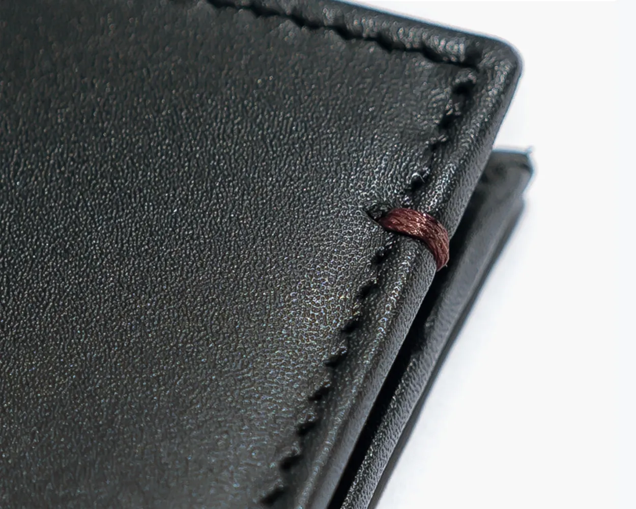 LEATHER BIFOLD WALLET - THE ESSENTIAL COLLECTION