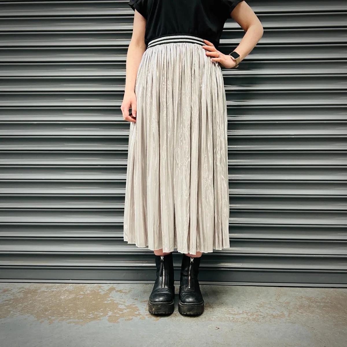 Metallic Pleated Skirt Silver